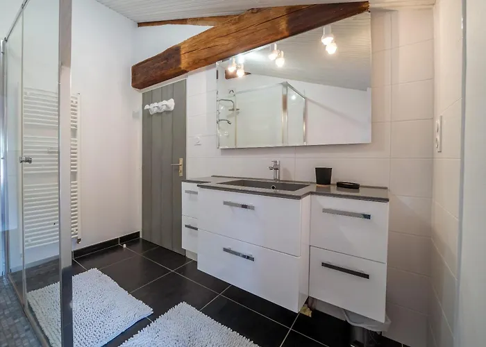 Villa De L'hubertiere